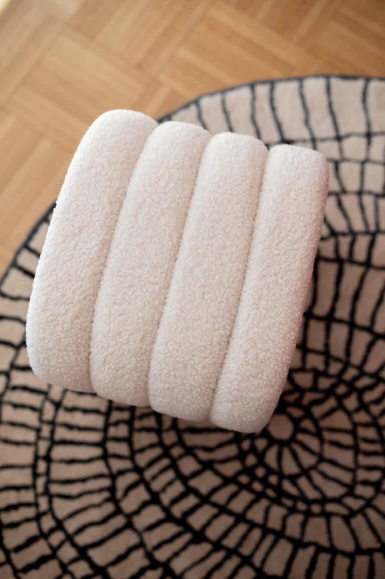 tabouret chenille blanche