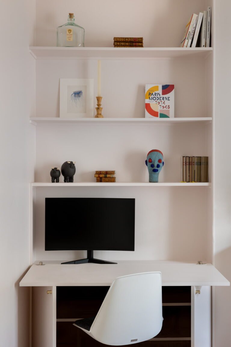 bibliothèque et bureau escamotable sur mesure, ouvert
